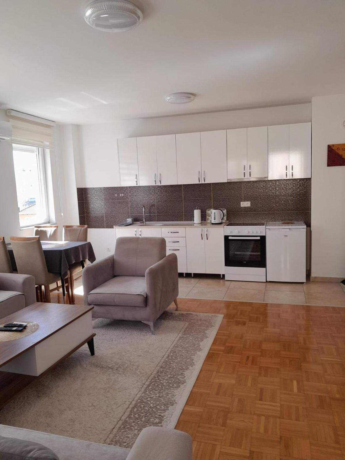 Gray Apartment 1 Prishtinë Ngoại thất bức ảnh